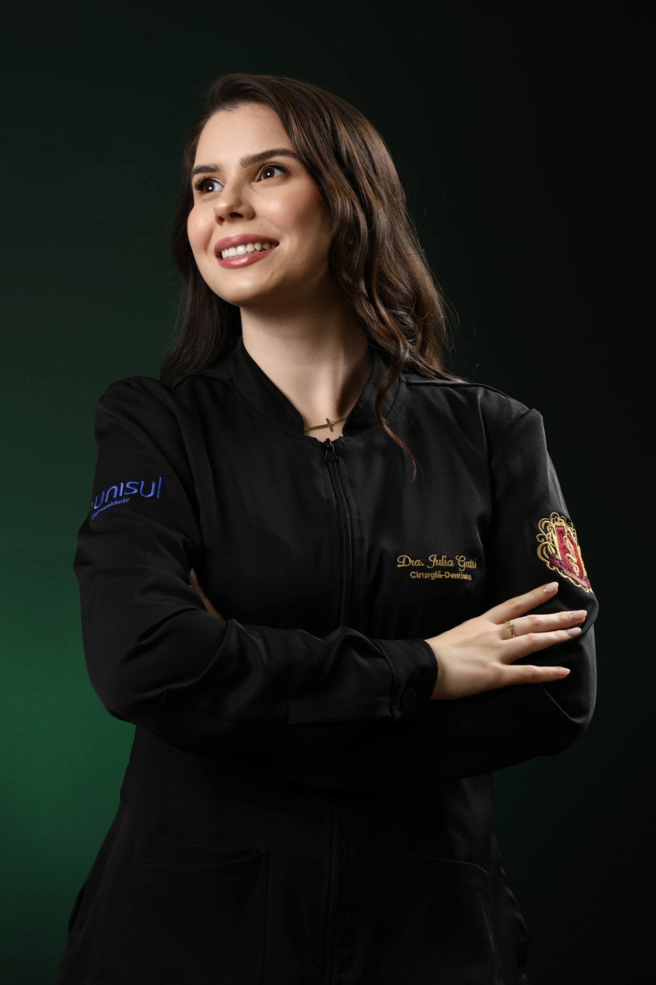 Dra. Julia Gatti em seu consultório